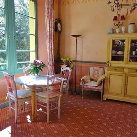 Chateau Luxury Montbrun, Cleaning Included アパート モンブリュン・レ・バン